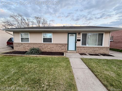 35215 Fairchild St, Westland, MI, 48186-8412 | Card Image
