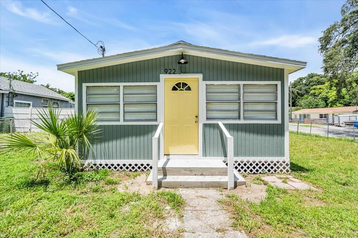 Annie St, Tampa, FL 33612