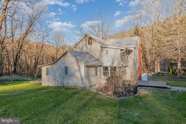 8 E Locust St, House other with 3 bedrooms, 1 bathrooms and null parking in MOUNT HOLLY SPRINGS PA | Image 28