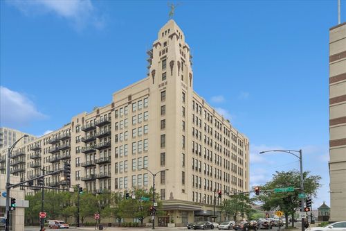 831-758 N Larrabee St, Chicago, IL, 60654-6453 | Card Image