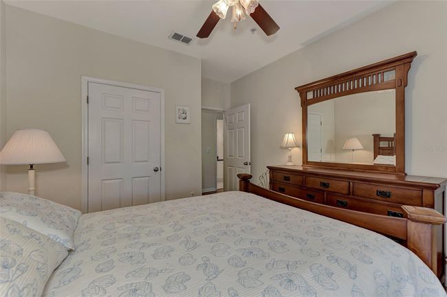 Guest bedroom. | Image 20