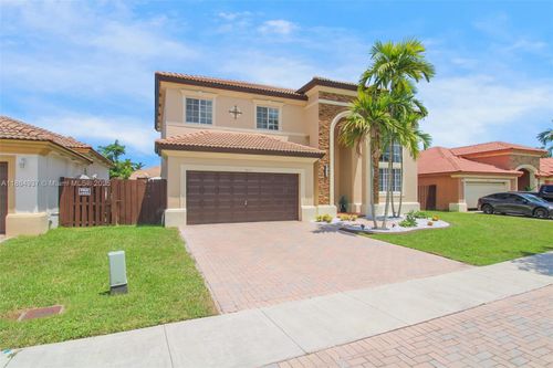 1033 Ne 35th Ave, Homestead, FL, 33033-5558 | Card Image