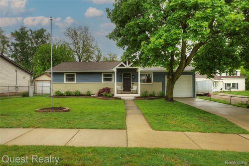 217 E North St, Fowlerville, MI, 48836-9727 | Card Image