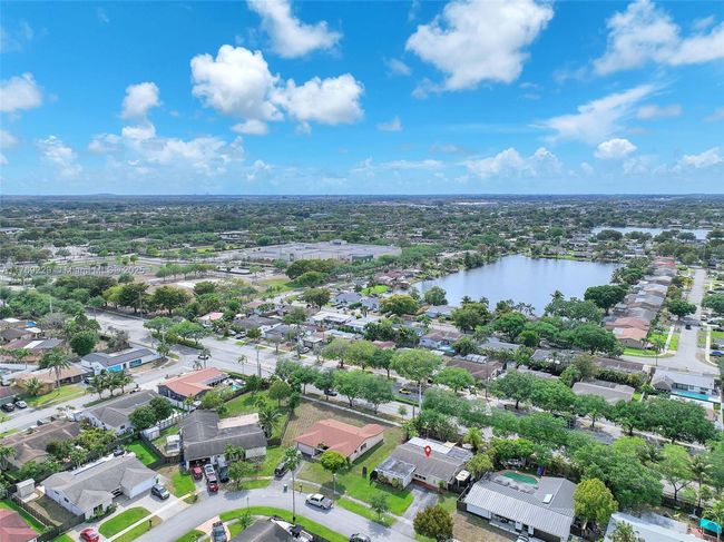 700 Nw 88 Th Ter, House other with 3 bedrooms, 2 bathrooms and null parking in Pembroke Pines FL | Image 49