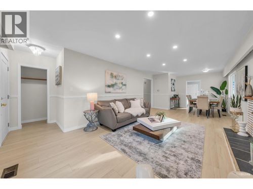 1362 E 60th Ave, Vancouver, BC, V5X2A9 | Card Image