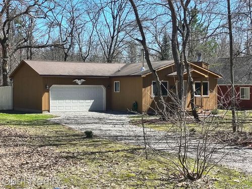 207 Butterfield Ln, Houghton Lake, MI, 48629-9162 | Card Image