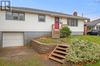 10 Old Ferry Rd, House other with 3 bedrooms, 1 bathrooms and null parking in Dartmouth NS | Image 1