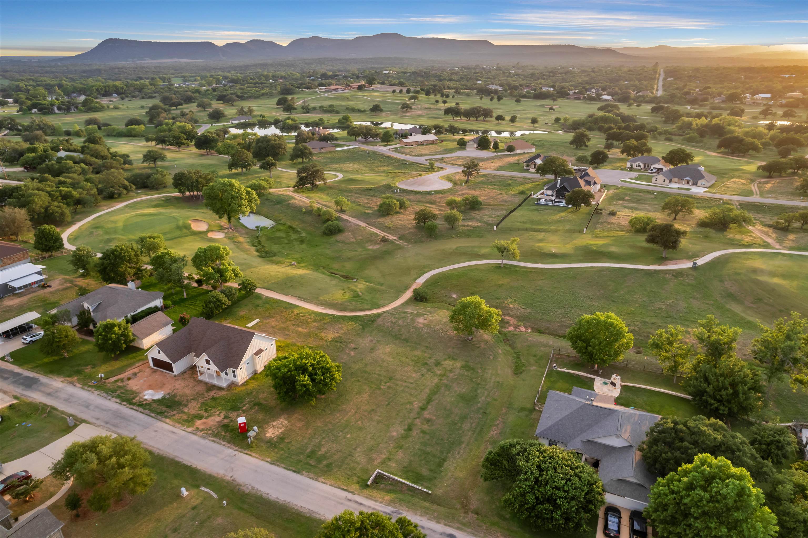 Land in Kingsland 4