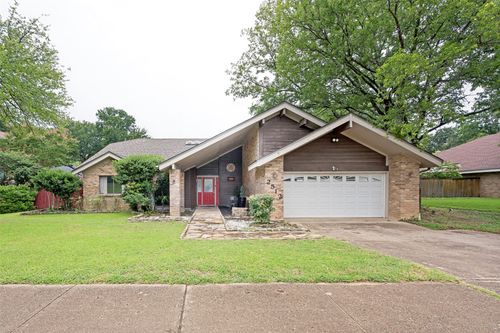2512 Winding Hollow Ln, Arlington, TX, 76006-4026 | Card Image
