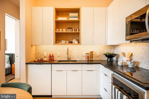 1b-447-1700 N Front St, PHILADELPHIA, PA, 19122-3261 | Card Image