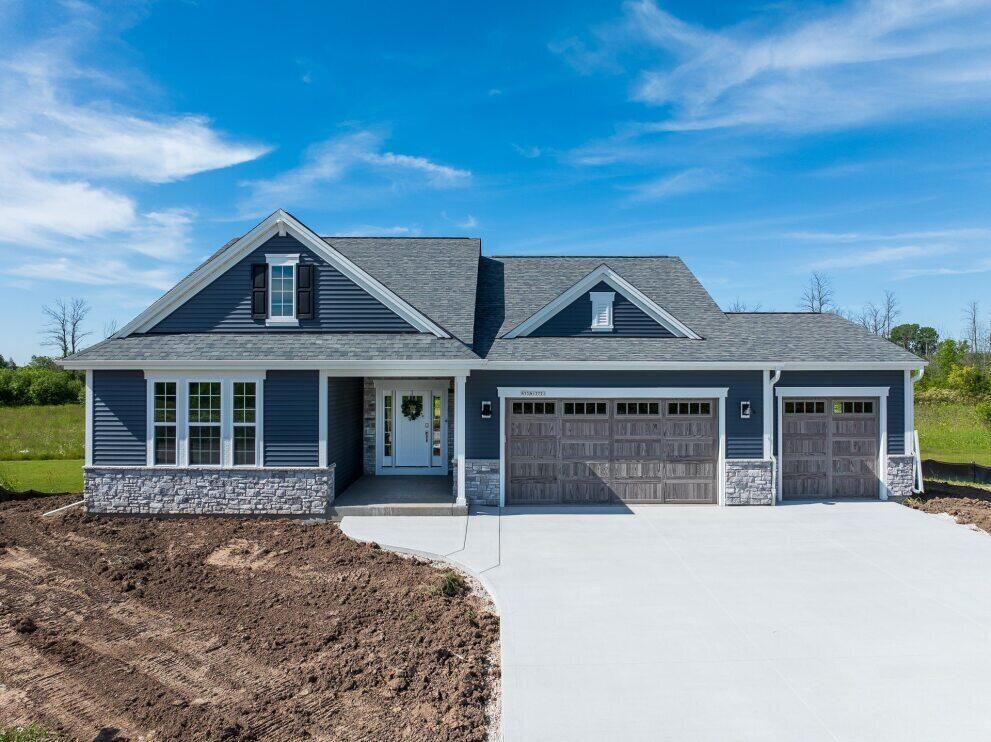 Mineral Dr, Menomonee Falls, WI 53051