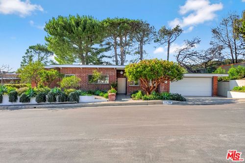 16798 Charmel Ln, Pacific Palisades, CA, 90272 | Card Image