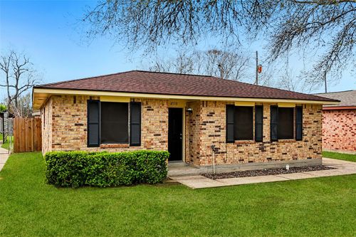 4710 Pine St, Seabrook, TX, 77586-2052 | Card Image