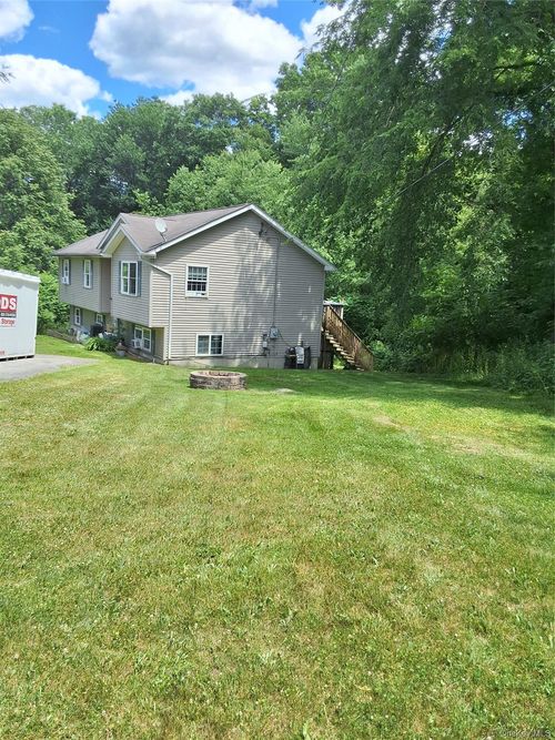 28 Jorge Ln, Wallkill, NY, 12589-2518 | Card Image