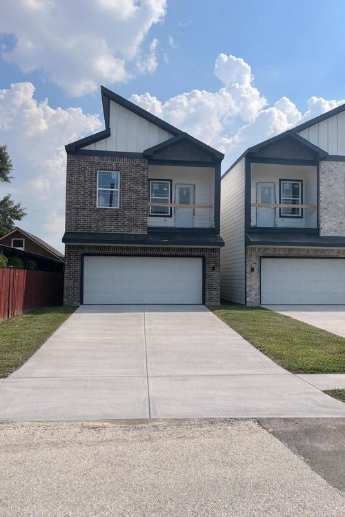7422 Gonzales St, Houston, TX, 77020-7052 | Card Image