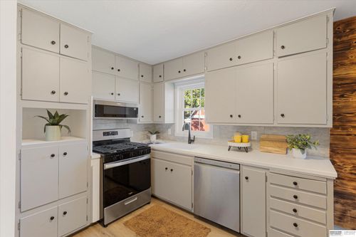 7324 Frederick Ave, La Vista, NE, 68128-2606 | Card Image