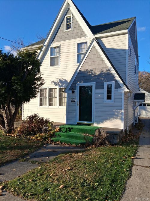 525 E Mount Hope Ave, Lansing, MI, 48910-9136 | Card Image