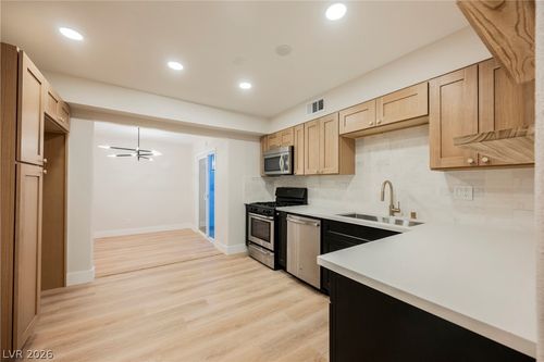 3940 Visby Ln, Las Vegas, NV, 89119-7182 | Card Image