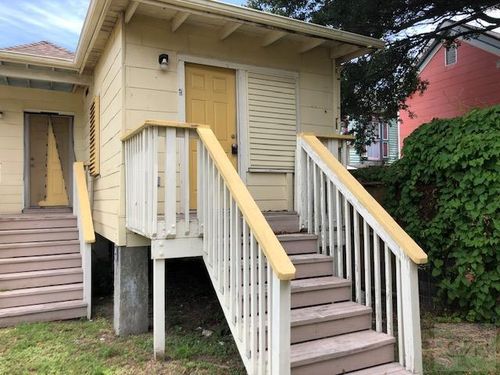 b-1907 Avenue O 1/2, Galveston, TX, 77550-8052 | Card Image
