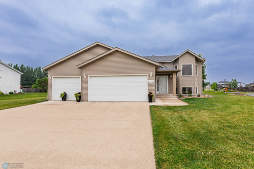 424 S Sedona Dr, West Fargo, ND, 58078-8130 | Card Image