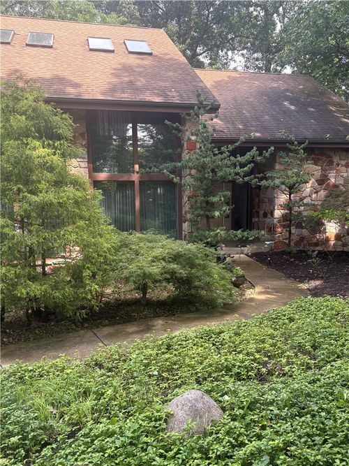 125 Gatehouse Dr, Coraopolis, PA, 15108-9773 | Card Image