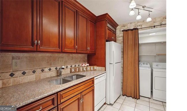 407 Natchez Trce, Condo with 2 bedrooms, 2 bathrooms and null parking in Sandy Springs GA | Image 8