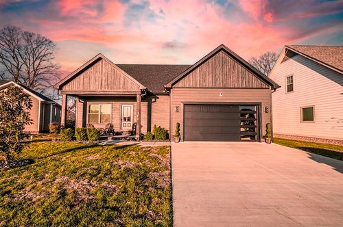 590 Denver Cir, Bowling Green, KY, 42103-6069 | Card Image