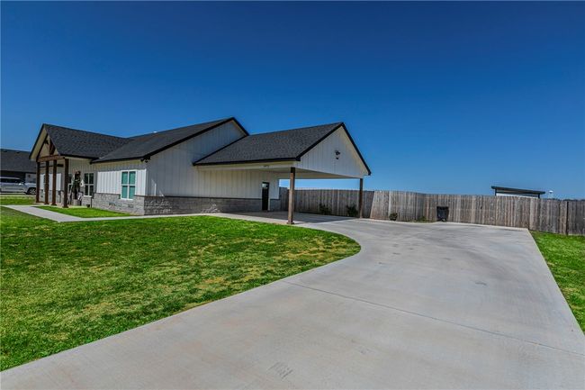 1973 Jackson Ln, House other with 3 bedrooms, 2 bathrooms and 2 parking in China Spring TX | Image 9