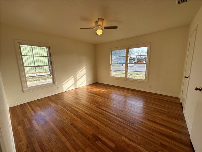 315 W Main St, Home with 2 bedrooms, 1 bathrooms and null parking in Midlothian TX | Image 12