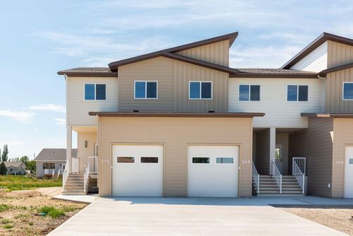 310 S 50 W, Raymond, AB, T0K2S0 | Card Image