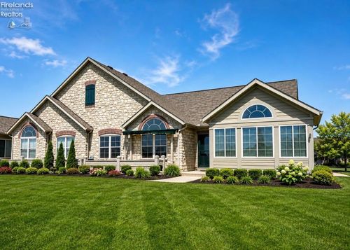 b-2695 Canterbury Cir, Port Clinton, OH, 43452-1761 | Card Image