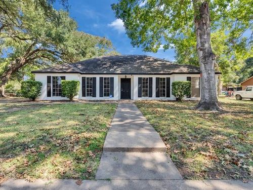 1215 Briar Ln, Wharton, TX, 77488-4303 | Card Image