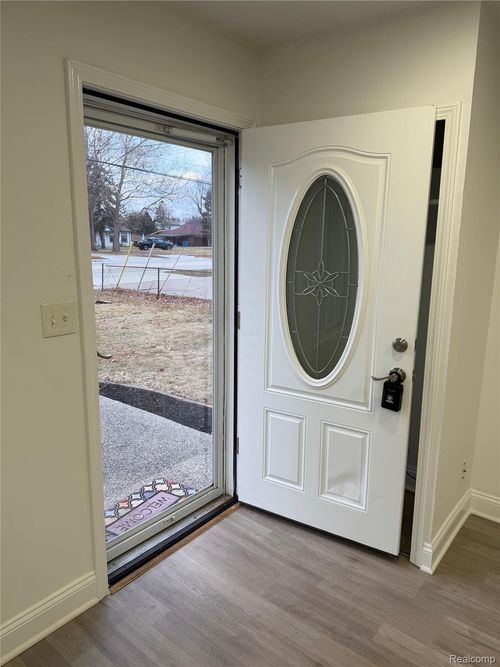 27284 Bunert Rd, Warren, MI, 48088-4842 | Card Image