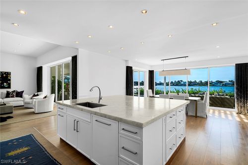 2160 Kingfish Rd, NAPLES, FL, 34102-1536 | Card Image