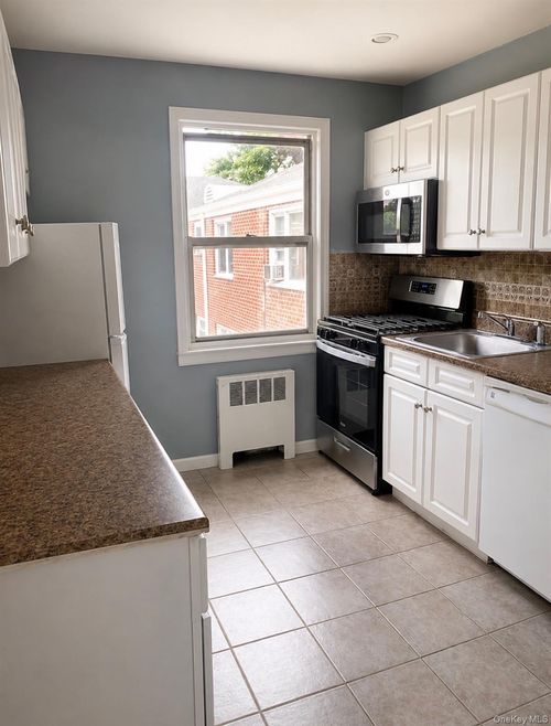 e2h-205 W Post Rd, White Plains, NY, 10606-2929 | Card Image