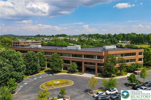 310-1525 Valley Center Parkway, Hanover Twp, PA, 18047 | Card Image