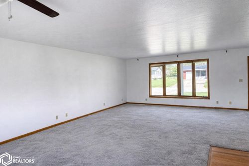 1202 N Walnut St, Creston, IA, 50801-1558 | Card Image