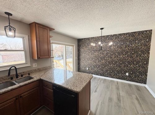 8644 Lillian Dr, Newport, MI, 48166-9369 | Card Image