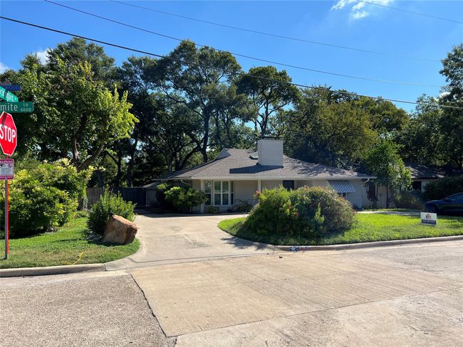 Ranch-style house with concrete driveway and a chimney | Image 4