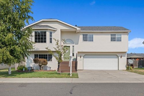 325 Connie Ray Ave, Medical Lake, WA, 99022-8863 | Card Image
