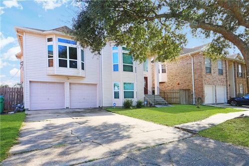 233 Southwood Dr, Gretna, LA, 70056-7866 | Card Image