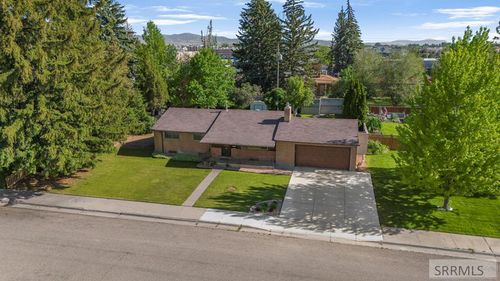 686 E 16th St, Idaho Falls, ID, 83404-5950 | Card Image