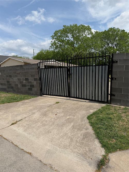 1125 Brookswood Ave, Austin, TX, 78721-2447 | Card Image