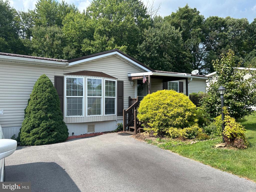 Independence Ln, Walnutport, PA 18088