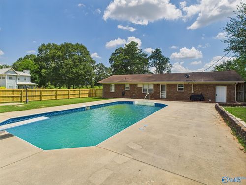 111 Virginia Dr, Athens, AL, 35611-2939 | Card Image