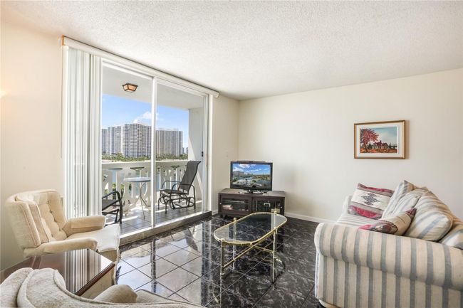 APT-1008 - 3113 S Ocean Dr, Condo with 2 bedrooms, 2 bathrooms and null parking in Hallandale Beach FL | Image 17