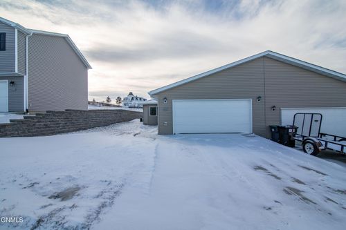 4511 Impala Court Nw, Mandan, ND, 58554 | Card Image