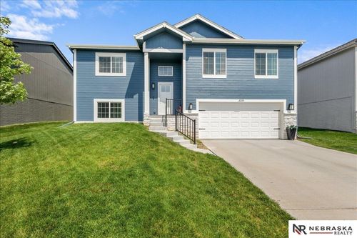 8205 N 174th Ave, Bennington, NE, 68007-1965 | Card Image