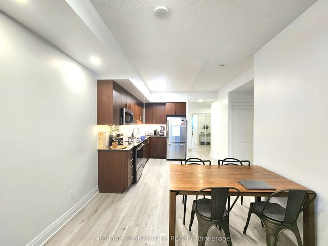 1007 - 7165 Yonge St, Condo with 2 bedrooms, 1 bathrooms and 1 parking in Thornhill ON | Image 4