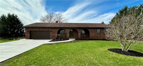 428 Gaston Rd, Weirton, WV, 26062-6084 | Card Image